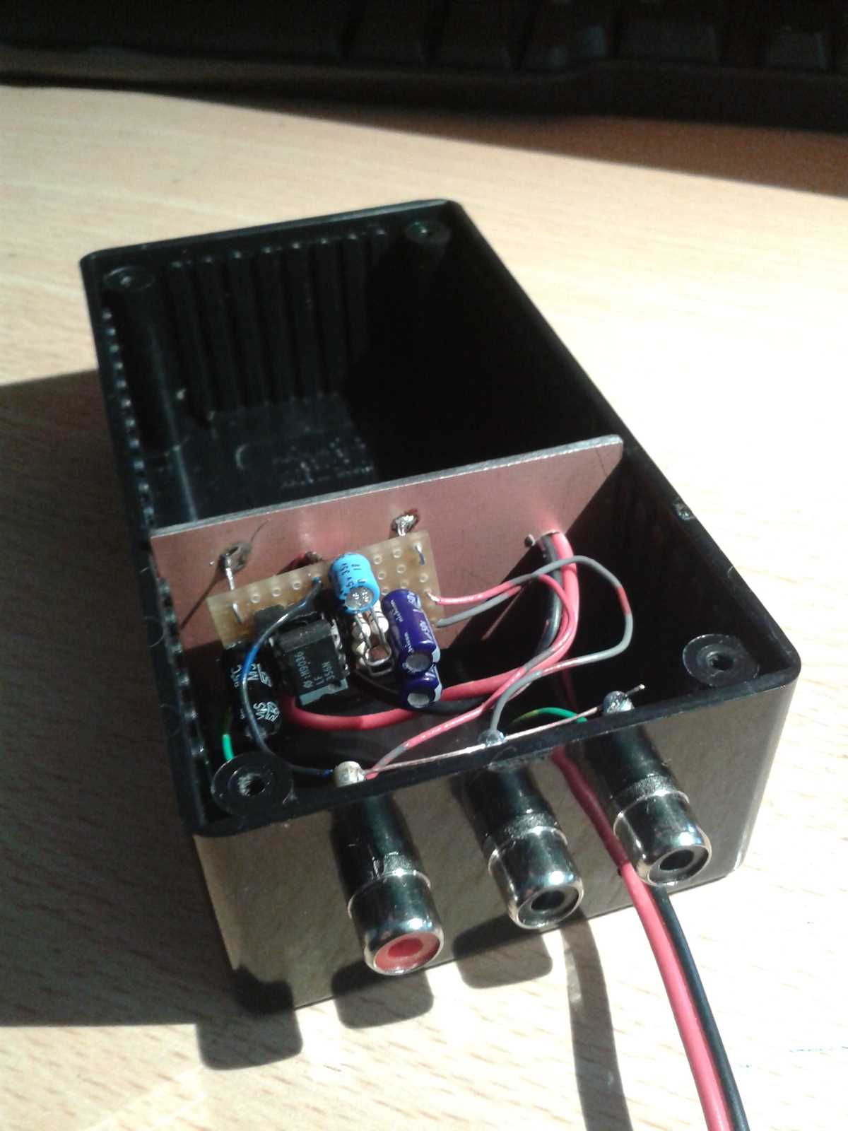 stereo to mono converter circuit diagram